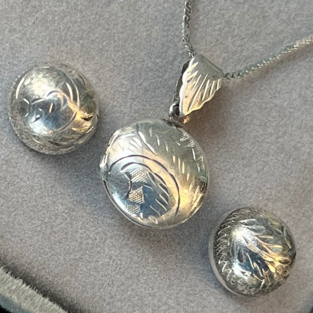 925 Silver Stamped Locket/Earrings Set 🎉2X Host Pick🎉 - Picture 4 of 13
